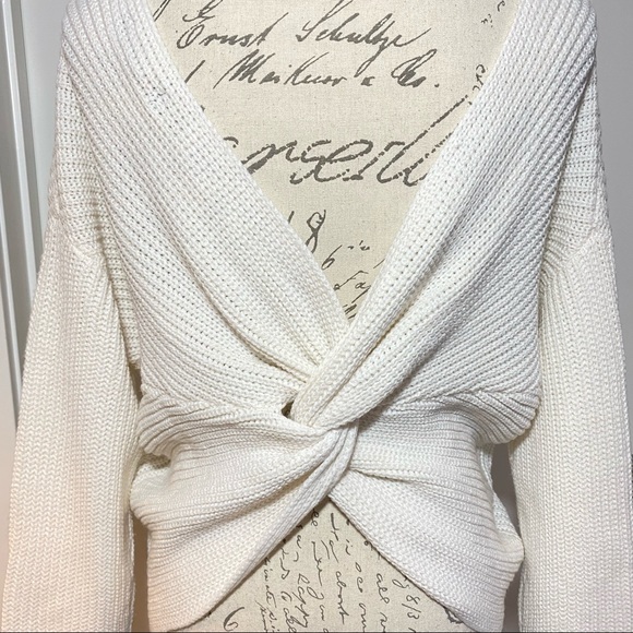 Love Tree Cream Knitted Twisted Back V-neck Sweater Size M 100% Acrylic - Picture 4 of 8
